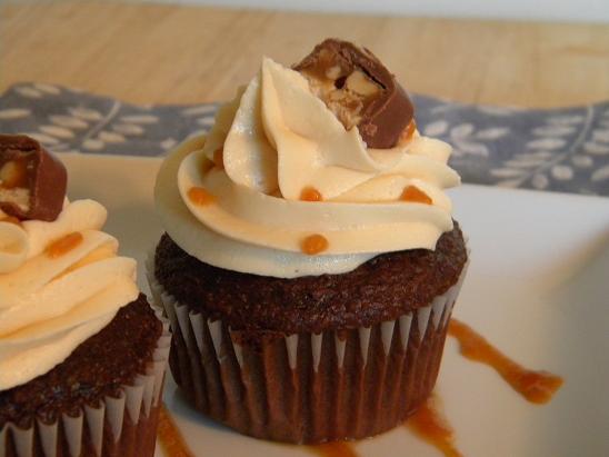 Snickers Cupcakes from ItsYummi.com
