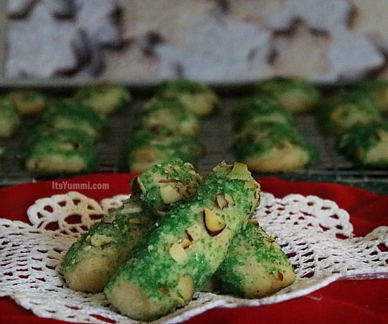 Finnish Almond Logs from ItsYummi