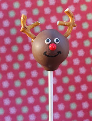 reindeer cake pop from CraftyWorkinMommy.com