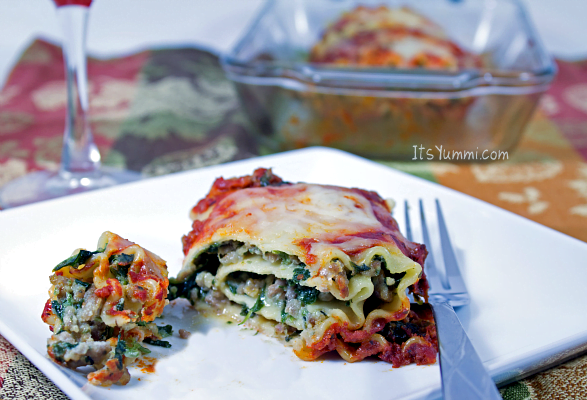 Spinach & Sausage Lasagna Roll-ups from ItsYummi.com #Recipe Spinach & Sausage Lasagna Roll-ups from ItsYummi.com #Recipe