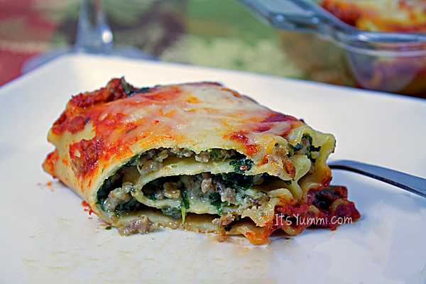 Spinach & Sausage Lasagna Roll-ups from ItsYummi.com #Recipe Spinach & Sausage Lasagna Roll-ups from ItsYummi.com #Recipe