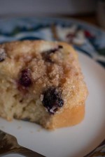 Blueberry Cream Cheese Streusel Cakes from ItsYummi.com #recipe #blueberries #PamperedChef