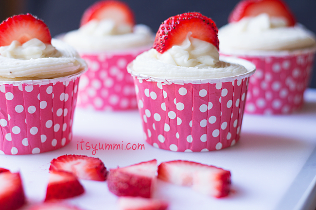 Strawberry Banana Cupcakes from ItsYummi.com #Recipe #Cupcakes #KidFriendly #BlogSwapRecipe