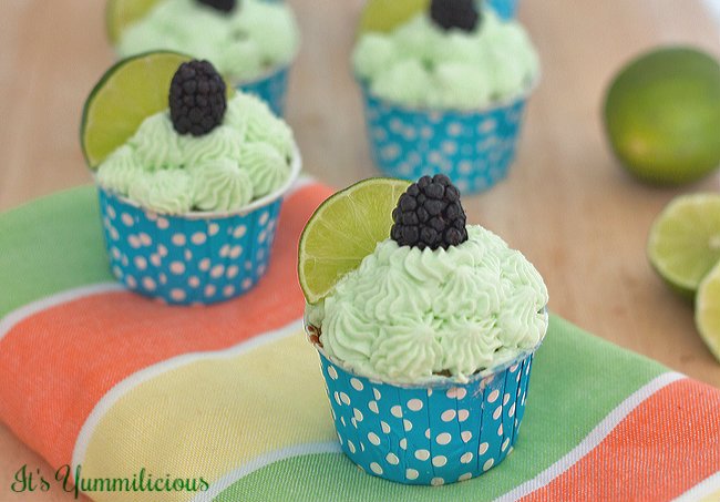 Vanilla bean cupcakes have been stuffed with fresh blackberries and topped with lime whipped cream frosting. Yummilicious treats from Chef Becca / ItsYummi.com