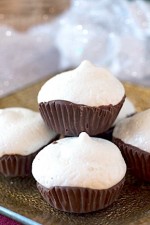 Peppermint Meringue Pillow Cookies from It's Yummi!