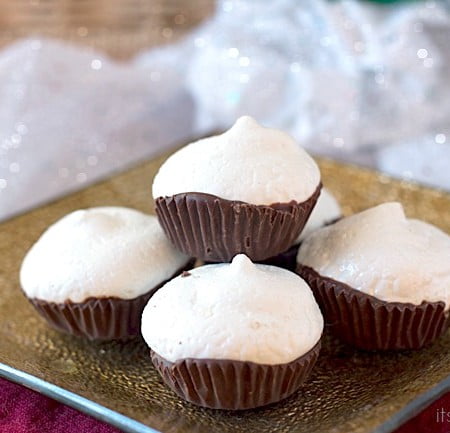 Peppermint Meringue Pillow Cookies from It's Yummi!