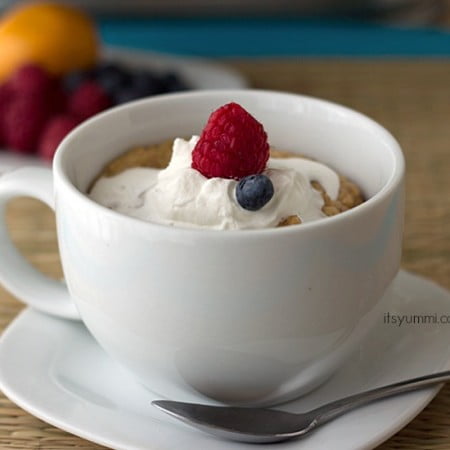 Low Carb Meyer Lemon Berry Mug Cake Recipe from www.itsyummi.com