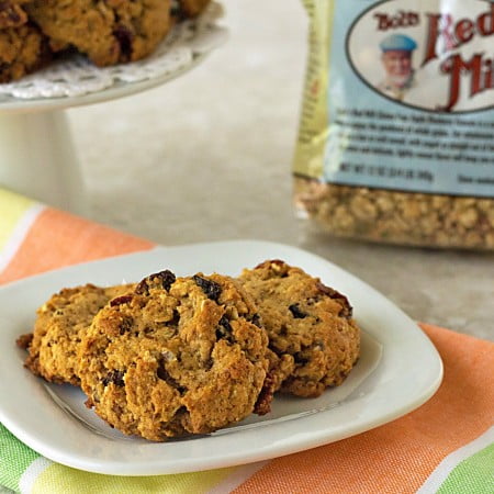 Gluten-Free-Blueberry-Granola-Cookies-from-ItsYummi.com #recipe