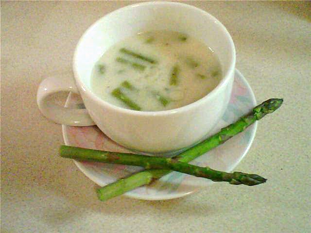 Asparagus potato chowder recipe for Christmas Eve dinner from ItsYummi.com