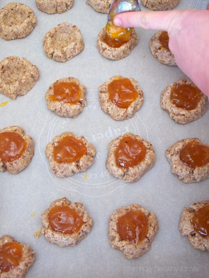 Healthy Almond Oat Apricot Thumbprint Cookies from Simply Healthy Family - Part of a healthy almond recipe collection on ItsYummi.com