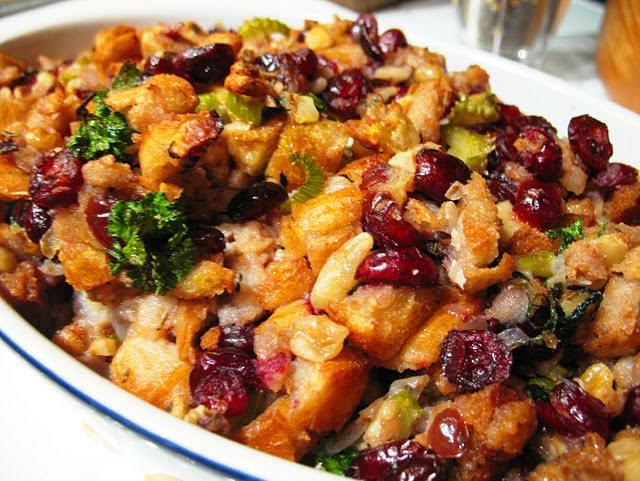How do you make fresh cranberry stuffing?
