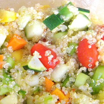 Vegetable Quinoa Salad Recipe - A healthy side dish, light lunch, or meatless meal! Get the recipe from @itsyummi at itsyummi.com