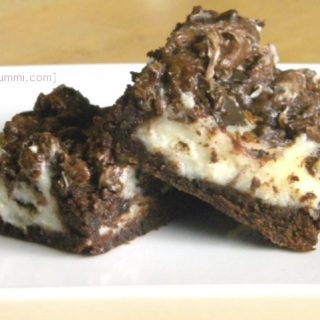 Chocolate Mint Cheesecake Brownies - This dessert recipe combines chocolate mint cookies (I used Thin Mints) with cheesecake batter. Ooey gooey goodness! Get the recipe from @itsyummi