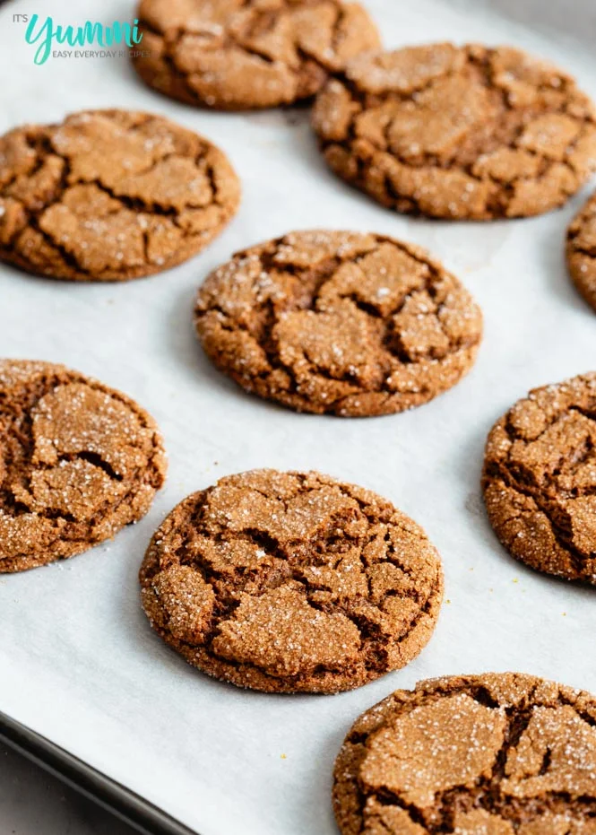 Molasses Crinkle Cookies