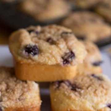 Blueberry Cream Cheese Streusel Muffins - Recipe from itsyummi.com