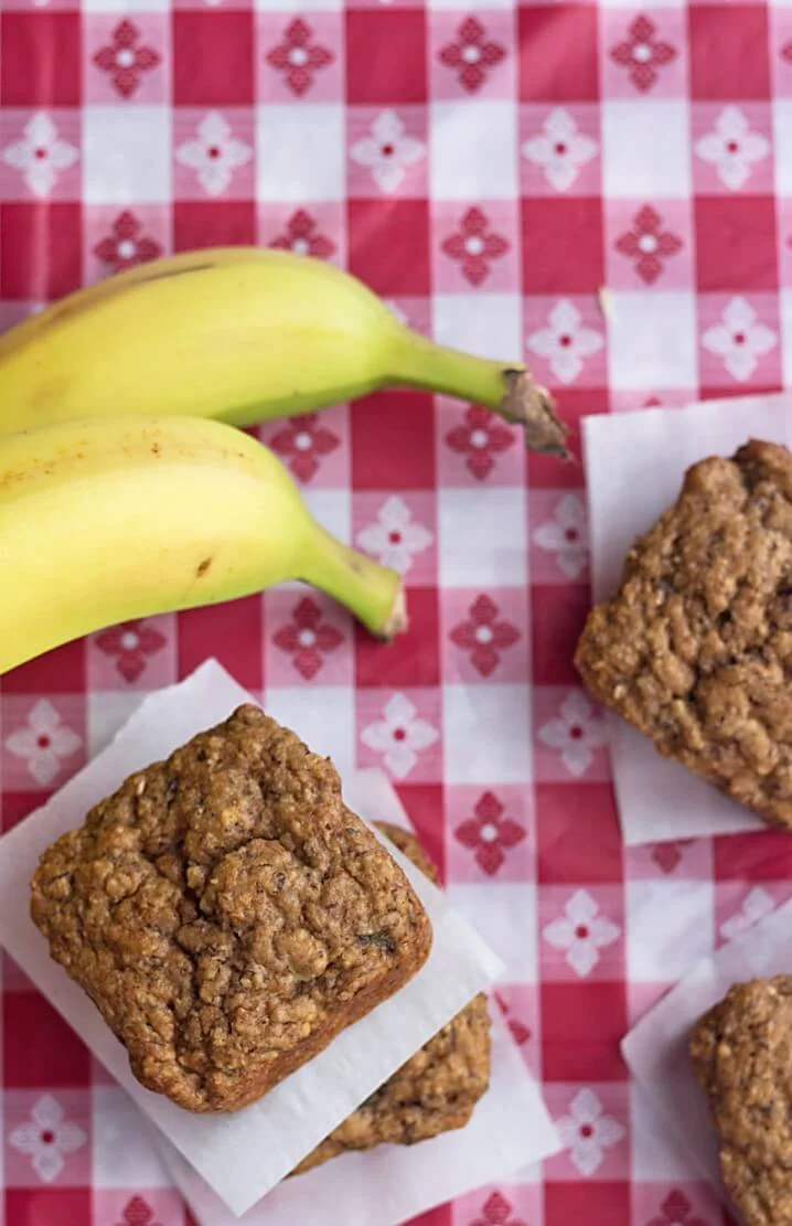 Low Carb Banana Bread Bites - Recipe from @itsyummi - These banana bread muffins have just 10 net grams of carbs per muffin. If you make them into mini muffins, they're just 5 net grams of carbs each!