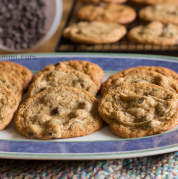 Low Carb Caramel Chocolate Chip Cookies from ItsYummi.com