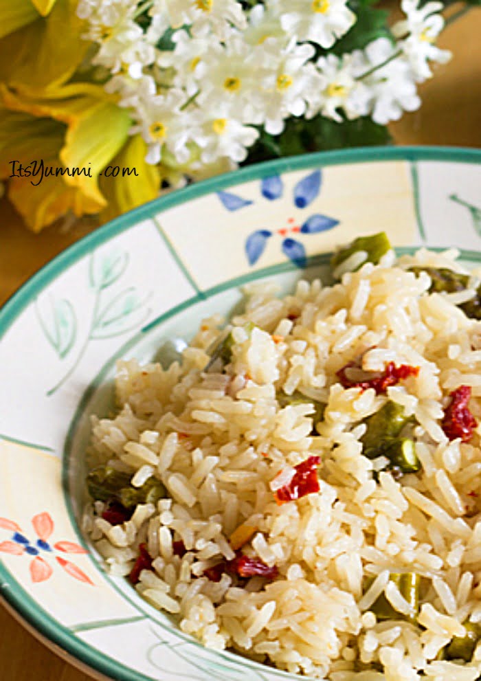 This Jasmine rice pilaf with asparagus and sun dried tomatoes is the perfect Spring brunch side dish! Get the recipe from itsyummi.com