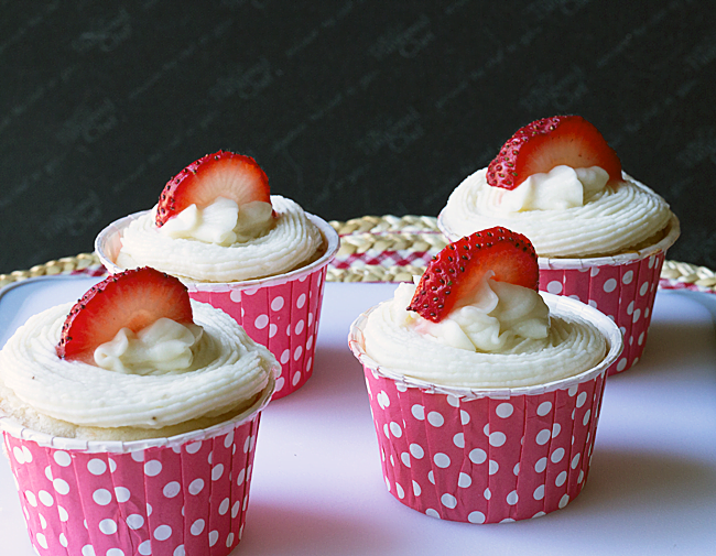 Strawberry Banana Cupcake Recipe from ItsYummi.com