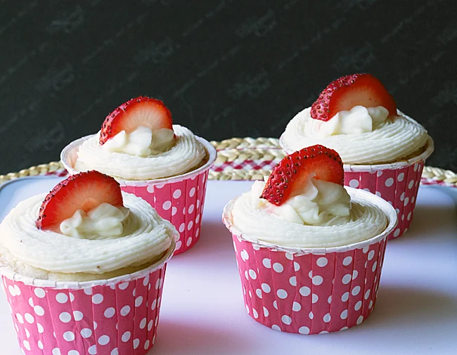 Strawberry Banana Cupcake Recipe from ItsYummi.com