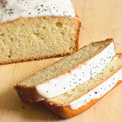 Lemon Poppy Seed Bread - This quick bread recipe is rich, buttery, and bursting with lemon flavor. Recipe is on itsyummi.com
