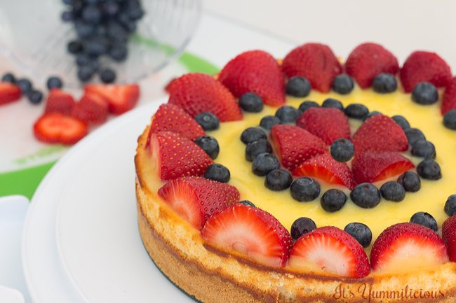 Creamy, cool Lemon Berry Cheesecake Recipe from @itsyummi - This dessert recipe is creamy cheesecake topped with homemade lemon curd and fresh berries.