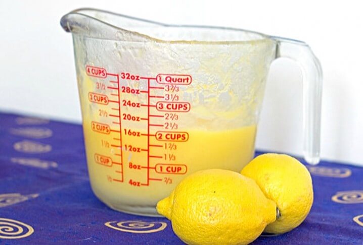 Microwave Lemon Curd - Make this quick and easy dessert in the microwave, in just 5 minutes! Get the recipe from itsyummi.com