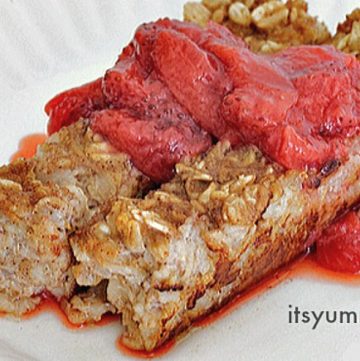 Pan Fried Banana-Berry Oatmeal - A kid friendly breakfast idea that's easy to make! Recipe on itsyummi.com