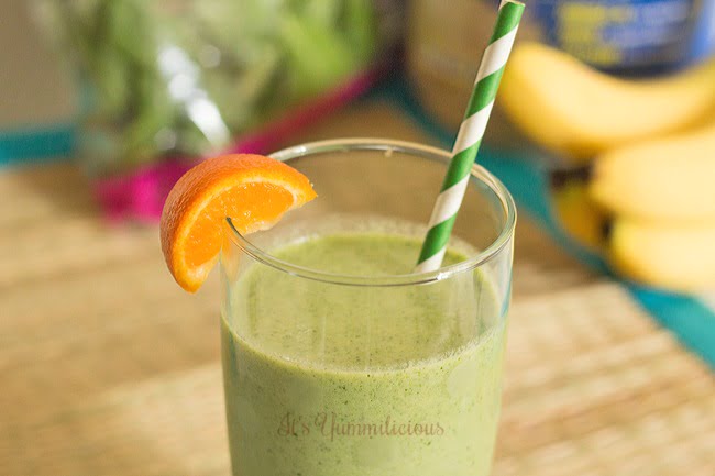 This Sunrise Green Smoothie from It's Yummi will give your body everything it needs to keep it fueled all morning long. #lmwlchallenge @sarahjenks