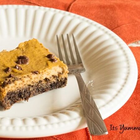 These Low Carb Pumpkin Pie Bars from ItsYummi.com MIGHT put your traditional Thanksgiving pumpkin pie to shame! - They're a healthier dessert, but they taste indulgent.