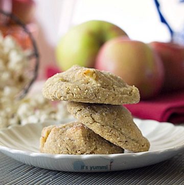 Salted Caramel Apple Popcorn Cookies from @itsyummi - A salted popcorn based cookie that combines the flavors of caramel apples and caramel corn. A taste of autumn in every bite!