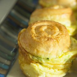 Cheesy Bacon Broccoli Quiche Crescent Cups from ItsYummi.com ~ Fluffy eggs, veggies and Kerrygold cheese are baked up inside of crescent rolls! YUM!