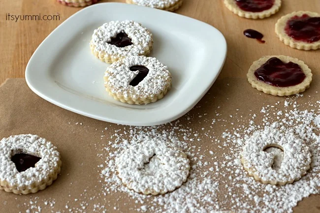 Blackberry Linzer Cookies from ItsYummi.com