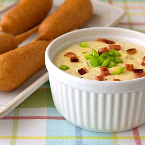 Warm and Creamy Bacon Cheddar Dip Recipe - The perfect appetizer or party food. Get the recipe on itsyummi.com