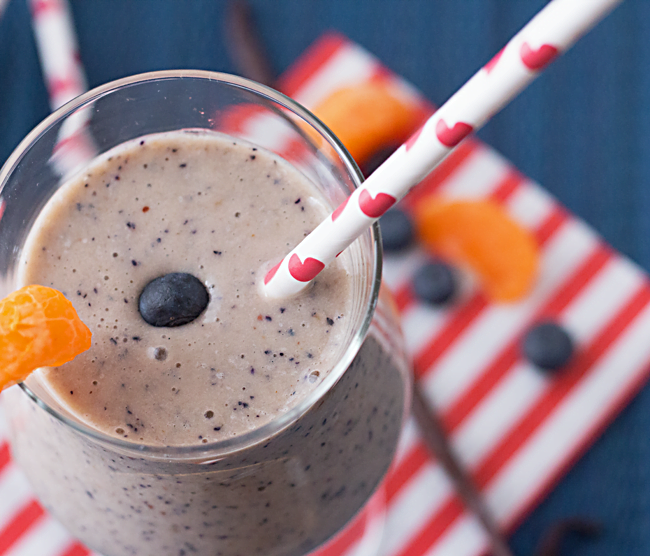 Blueberry Almond Smoothie Recipe from itsyummi.com - Just 4 Weight Watcher Plus Points