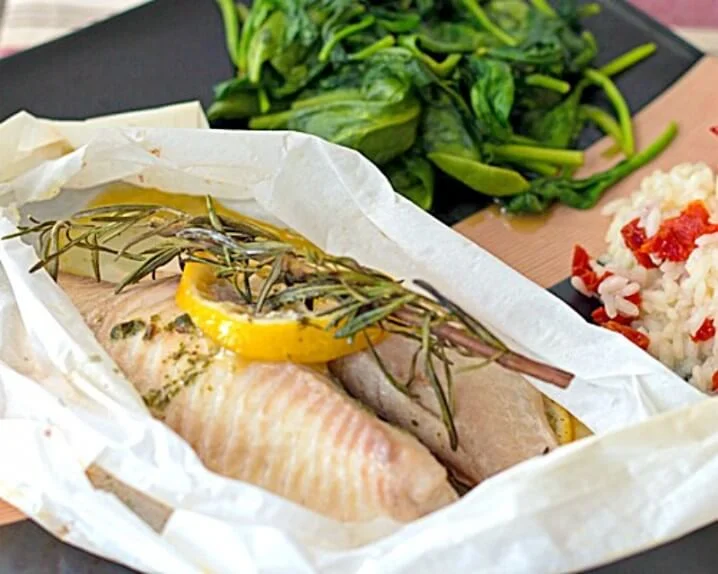 Tilapia en Papillote (Tilapia baked in parchment) - This healthy fish recipe makes a perfect romantic dinner for 2 because the parchment paper is shaped just like a heart! Get the recipe from @itsyummi