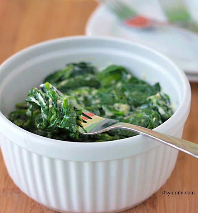Recipe for low carb Steakhouse Style Creamed Spinach ~ ItsYummi.com