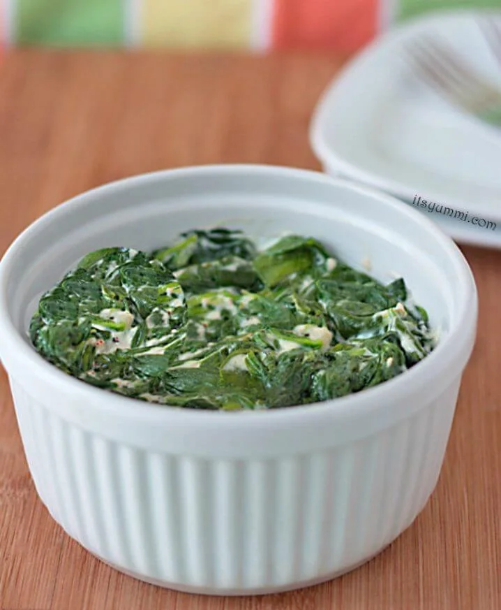 Steakhouse Style Creamed Spinach Recipe - Just like they serve at the fancy steakhouses. AND it's low carb! Get the recipe from @itsyummi