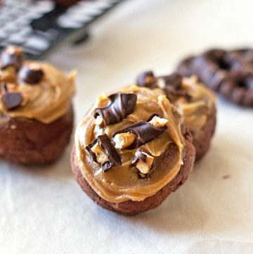 Chocolate Peanut Butter Pretzel Doughnuts Recipe, from itsyummi.com
