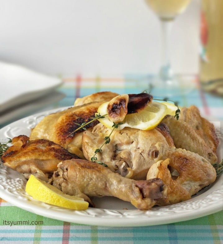 This heart healthy garlic roasted chicken recipe from ItsYummi.com will fill your home with the aroma of fresh rosemary, thyme, and 40 cloves of garlic, and it's SO yummi, too!