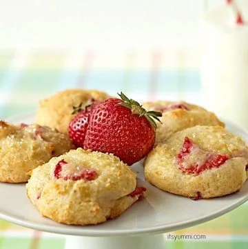 Strawberry yogurt cookies are soft, chewy, yogurt-based cookies. They're a healthier sweet treat that is low in fat and calories, but high in flavor and great taste! | ItsYummi.com