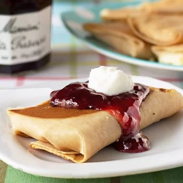 Cheese Blintzes with Mixed Berries #recipe from ItsYummi.com for #Brunchweek