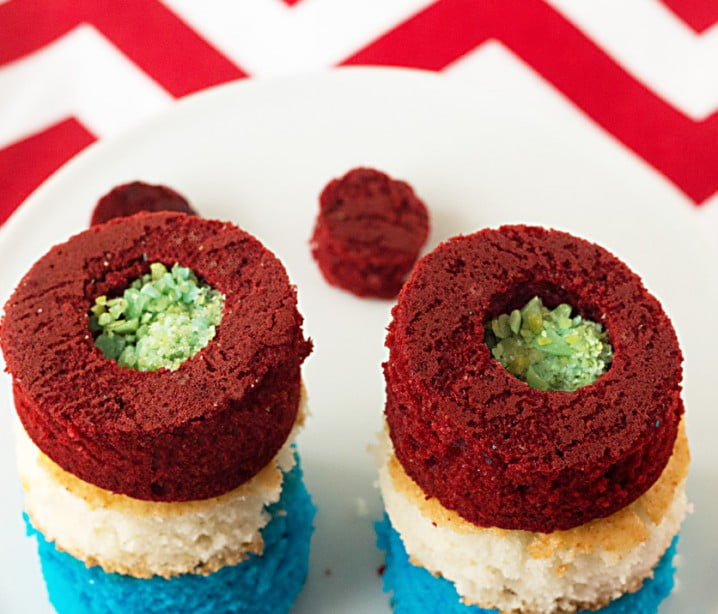 Patriotic recipes like these Firecracker Cupcakes from ItsYummi.com are SO cute! They're loaded with Pop Rocks candy for an explosion of fun!