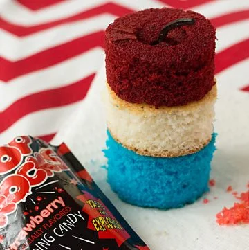 Patriotic recipes like these Firecracker Cupcakes from ItsYummi.com are SO cute! They're loaded with Pop Rocks candy for an explosion of fun!