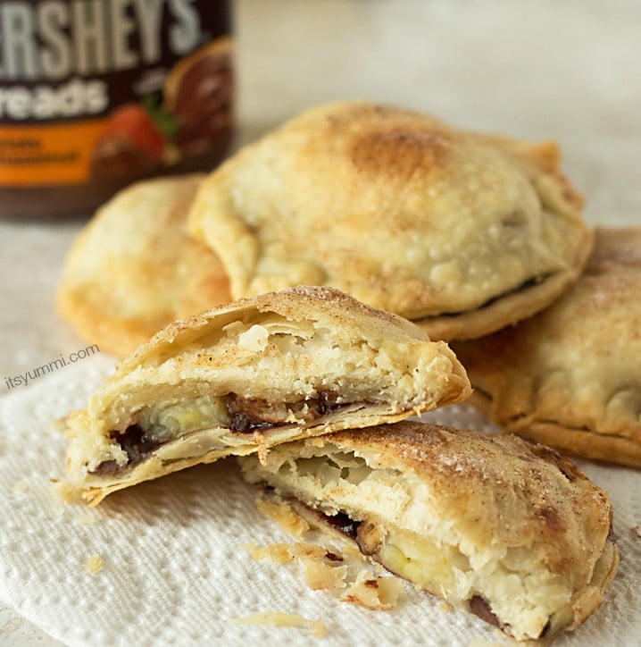 Nutty Banana Chocolate Hand Pies - A sweet treat! Flaky pastry is full of chocolate hazelnut spread, bananas, and chopped nuts. Get the recipe from @itsyummi