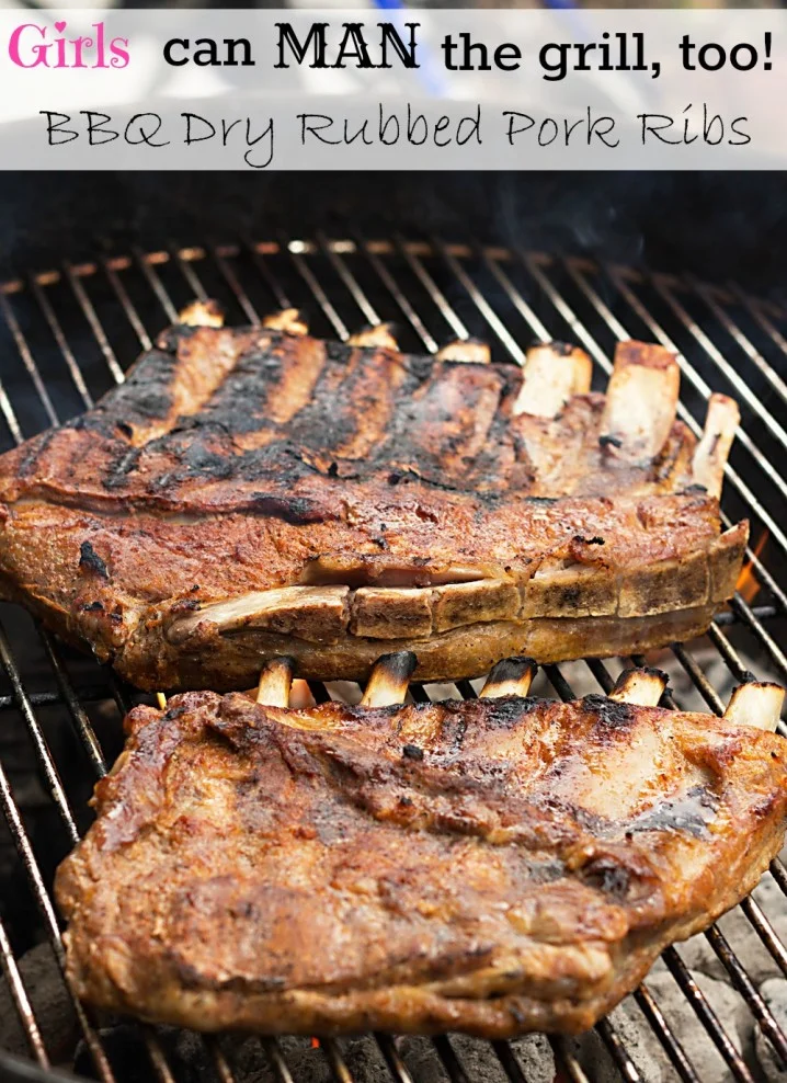 Girls can MAN the grill and make these chipotle BBQ dry rubbed pork ribs! Get the recipe from itsyummi.com