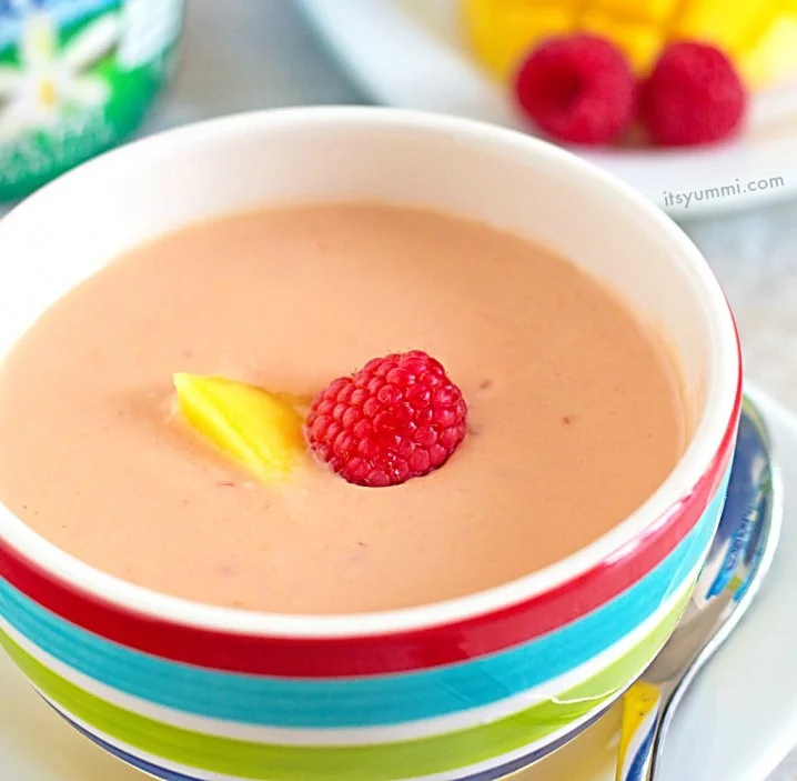 Mango Raspberry Chilled Soup Recipe from @itsyummi - This quick and easy vegetarian soup is made in a blender. Perfect for a hot summer day.