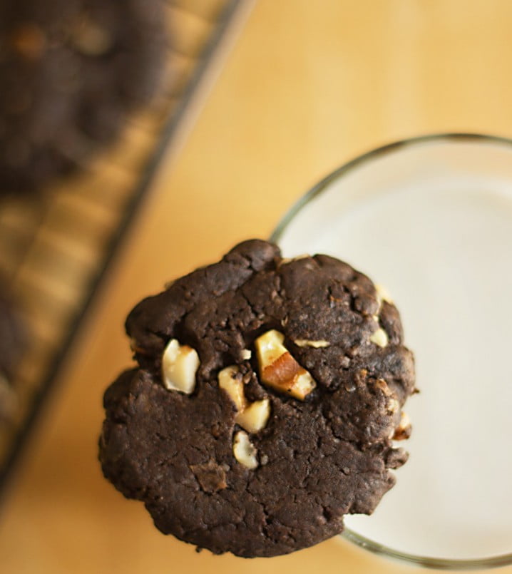 Flourless Peanut Butter Brownie Cookies with Walnuts