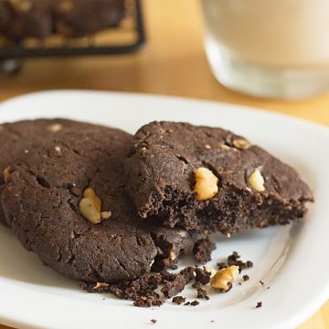 Flourless Peanut Butter Walnut Brownie Cookies from ItsYummi.com