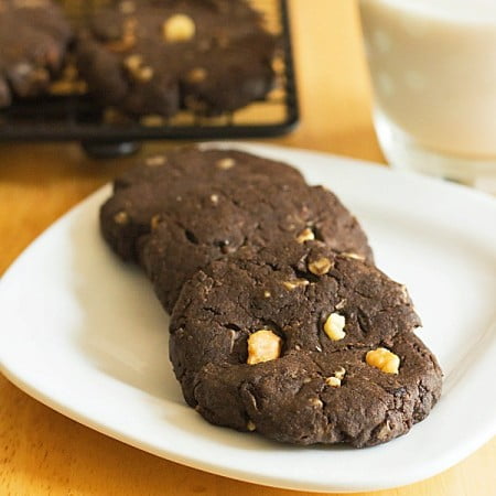 Flourless Peanut Butter Cookies from ItsYummi.com